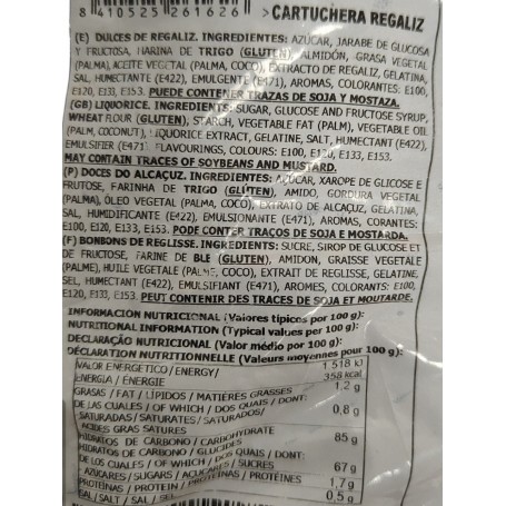 Cartucheras de regaliz negro relleno de dulces colores Cartucheras de regaliz negro relleno de dulces colores