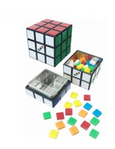 Una caja de Metal en forma de Cubo de Rubik